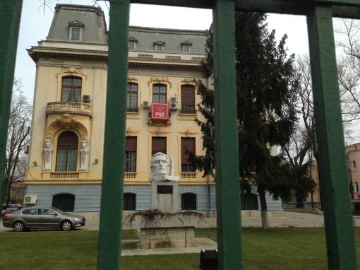 PSD a arestat un sediu.  Ar vrea si un Poet in curtea lor?