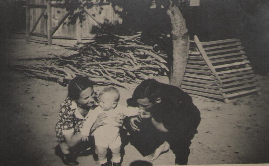 1942_Cincu_Fratele cel mare la varsta de un an